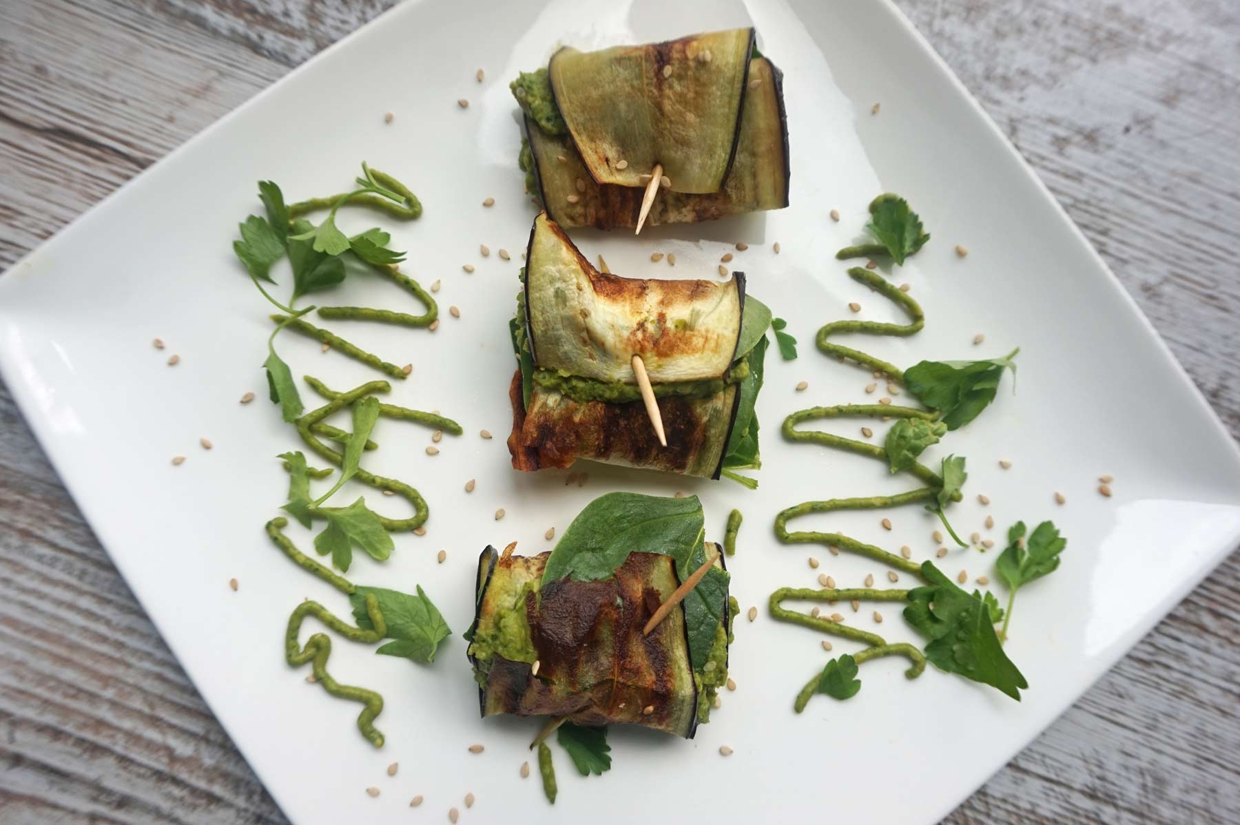 Cenas saludables - Rollitos de berenjena y humus