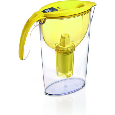 Jarra filtrante (equipamiento para el tratamiento del agua potable de uso doméstico) con una capacidad de agua filtrada de 1