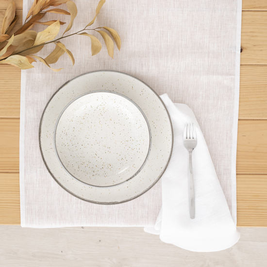 repele los líquidos y es respetuoso con el medio ambiente. Este acabado no altera el tacto natural del tejido. Un buen mantel es la base. Y si es de lino 100%