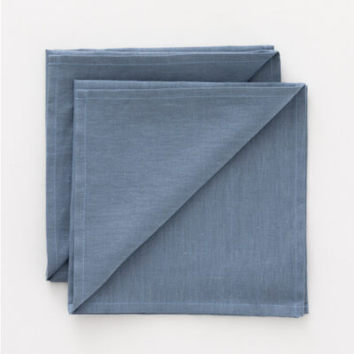 Pack 2 unidades servilletas Lino 100% Denim Blue  Categoría: 100% Lino liso  Calidad: Tejido 100% Lino. 195 grs.  Pack de servilletas con hilos naturales de lino orgánico. Un producto exclusivo