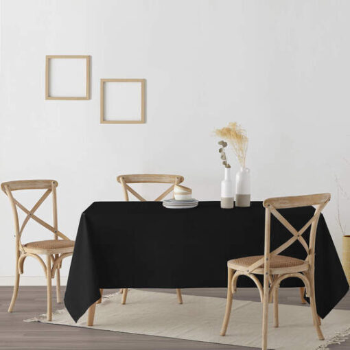 su tratamiento antimanchas lo convierte en la opción perfecta para usar en interiores y exteriores. Dale un toque de estilo a tu mesa con este mantel único