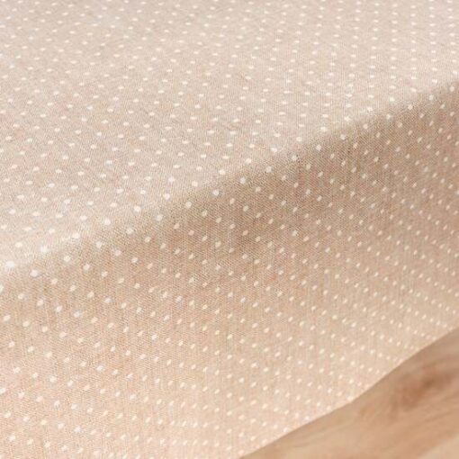 ofrece una protección duradera sin comprometer la suavidad y la caída del tejido. Su ancho de 100 cm es ideal para mesas estrechas