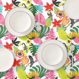 cuenta con dos capas de resina y una de teflón que le proporciona un tacto suave y no plastificado. Aunque incorpora propiedades impermeables