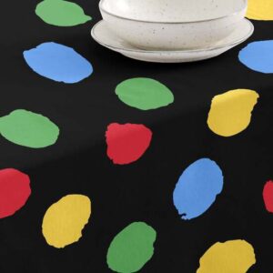 cuenta con dos capas de resina y una de teflón que le proporciona un tacto suave y no plastificado. Aunque incorpora propiedades impermeables