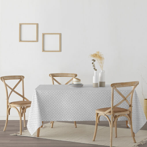 respetando la suavidad y la caída del tejido. Al ser un mantel antimanchas podemos usarlo también para el exterior. Mantel para mesas XL desde 100x180 cm hasta 300x180 cm