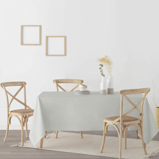 su tratamiento antimanchas lo convierte en la opción perfecta para usar en interiores y exteriores. Dale un toque de estilo a tu mesa con este mantel único