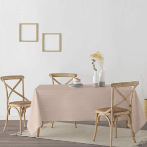 su tratamiento antimanchas lo convierte en la opción perfecta para usar en interiores y exteriores. Dale un toque de estilo a tu mesa con este mantel único