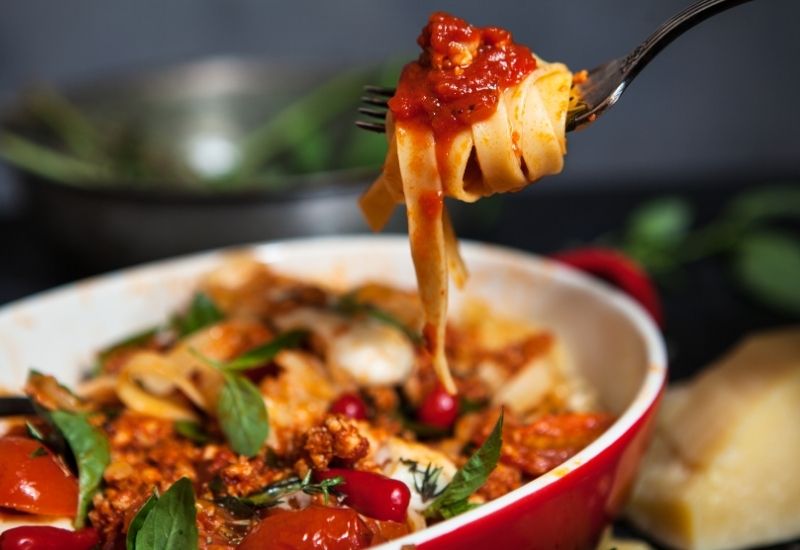 Utensilios para pasta casera en acción