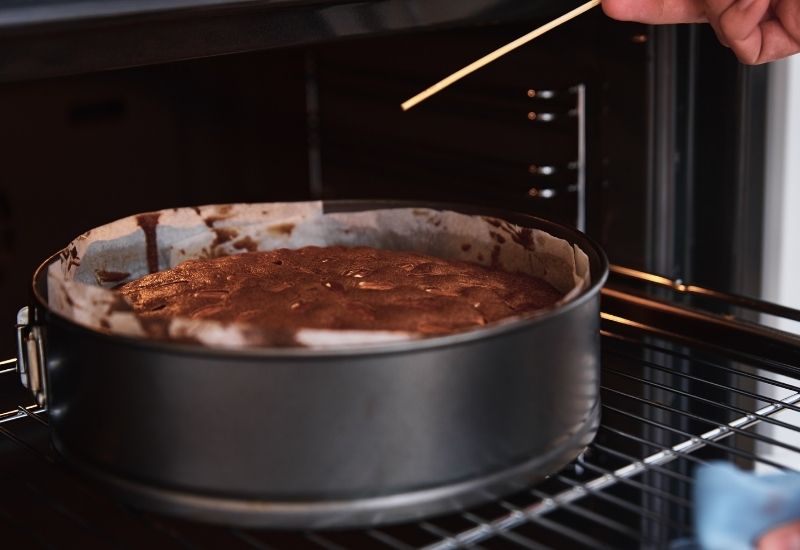 Diferentes tipos de moldes para horno de metal, vidrio y silicona listos para usar