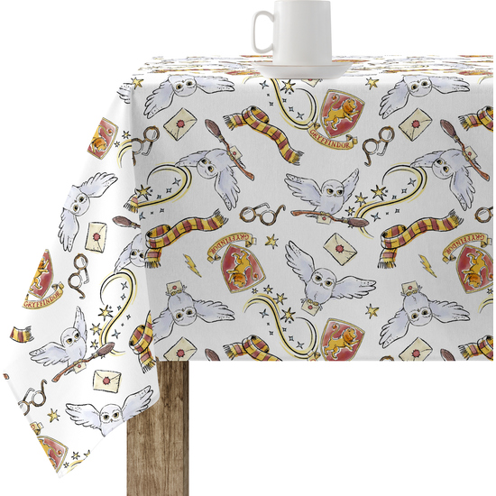 Mantel resinado (tacto plastificado) antimanchas modelo Gryffindor 01 Modelo: Gryffindor 01 Color: multicolor Composición: Tejido 100% algodón resinado. Tipo de Confección: Tipo de Estampación: Estampamos en pigmento