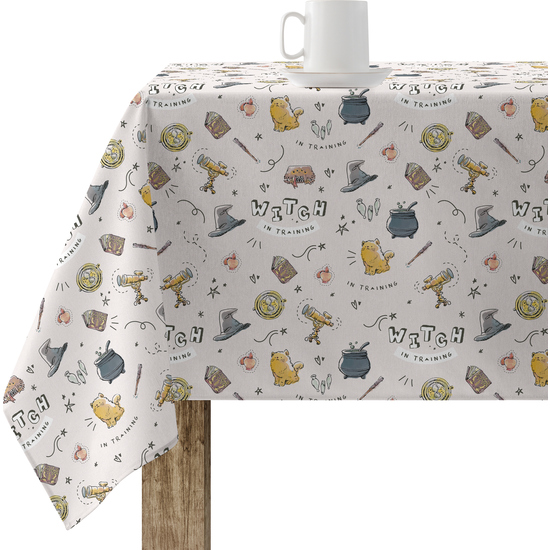Mantel resinado (tacto plastificado) antimanchas modelo Witch 1 Modelo: Witch 1 Color: multicolor Composición: Tejido 100% algodón resinado. Tipo de Confección: Tipo de Estampación: Estampamos en pigmento