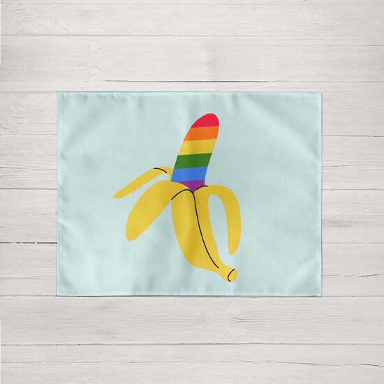 MANTEL INDIVIDUAL ANTIMANCHAS PRIDE 94. Agrega un toque de inclusión y conciencia social a tu mesa con nuestros manteles individuales resinados antimanchas. Con un diseño vibrante y único basado en el Día del Orgullo LGTBIQ+