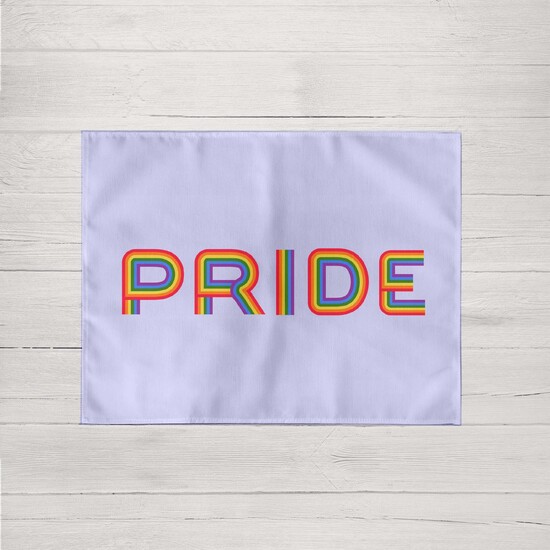 MANTEL INDIVIDUAL ANTIMANCHAS PRIDE 95. Agrega un toque de inclusión y conciencia social a tu mesa con nuestros manteles individuales resinados antimanchas. Con un diseño vibrante y único basado en el Día del Orgullo LGTBIQ+
