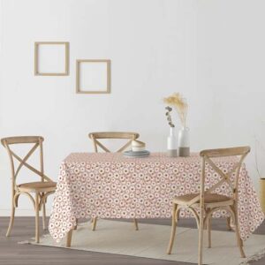 mantiene una flexibilidad que evita que se vuelva completamente rígido. Este mantel es 100% algodón Half Panamá lo que lo hace aún más atractivo y respetuoso con el medio ambiente. Además