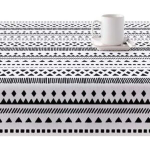 cuenta con dos capas de resina y una de teflón que le proporciona un tacto suave y no plastificado. Aunque incorpora propiedades impermeables