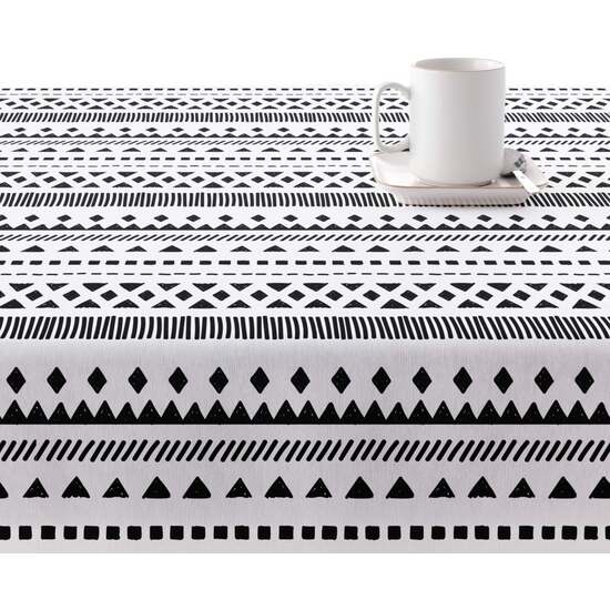 cuenta con dos capas de resina y una de teflón que le proporciona un tacto suave y no plastificado. Aunque incorpora propiedades impermeables