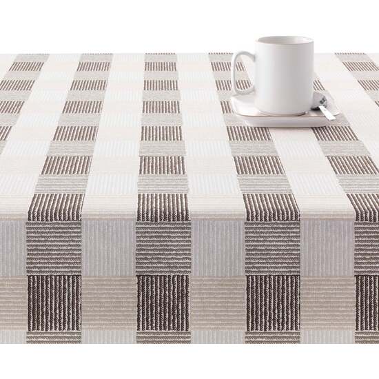 cuenta con dos capas de resina y una de teflón que le proporciona un tacto suave y no plastificado. Aunque incorpora propiedades impermeables