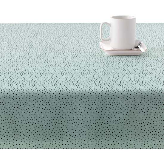 cuenta con dos capas de resina y una de teflón que le proporciona un tacto suave y no plastificado. Aunque incorpora propiedades impermeables