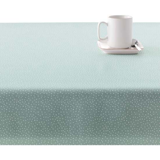 cuenta con dos capas de resina y una de teflón que le proporciona un tacto suave y no plastificado. Aunque incorpora propiedades impermeables