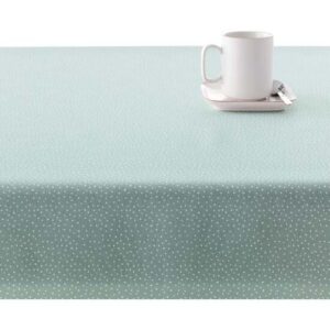 cuenta con dos capas de resina y una de teflón que le proporciona un tacto suave y no plastificado. Aunque incorpora propiedades impermeables