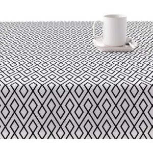 cuenta con dos capas de resina y una de teflón que le proporciona un tacto suave y no plastificado. Aunque incorpora propiedades impermeables