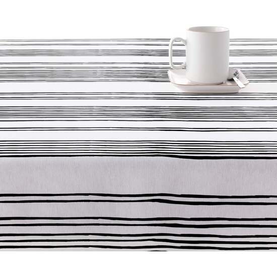 cuenta con dos capas de resina y una de teflón que le proporciona un tacto suave y no plastificado. Aunque incorpora propiedades impermeables